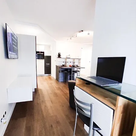 T3 Au Centre Ville Avec Balcon, Parking Gratuit Quimper Exterior photo
